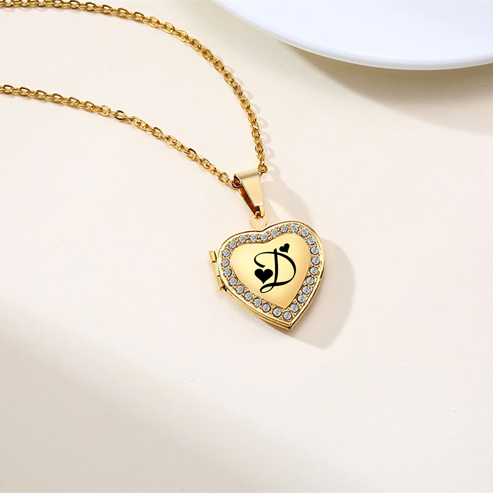 Event Z - Liontin Locket Hati dengan Ukiran Inisial